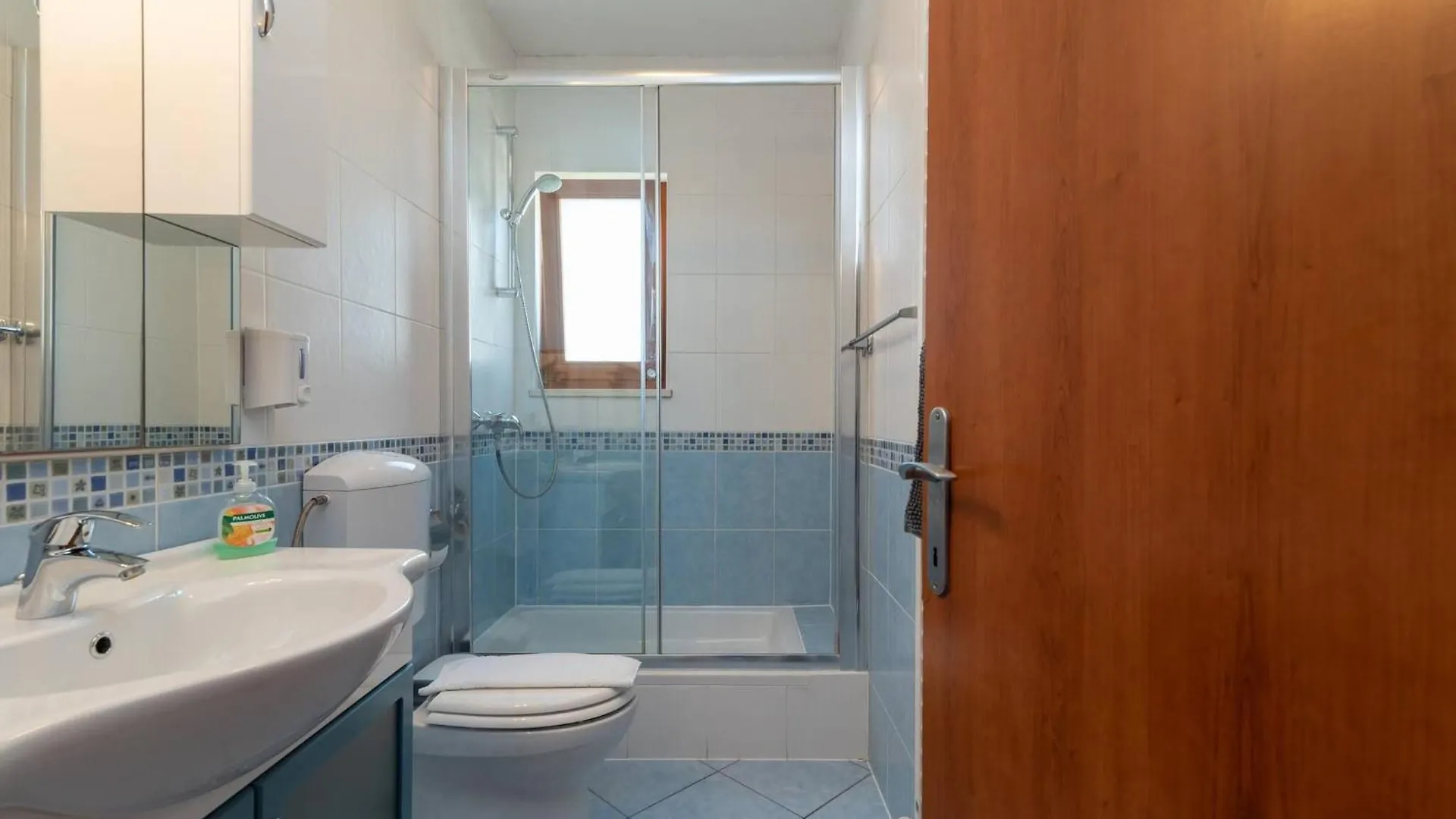 Gostinjska kuća Stylish Triple Room With Balcony